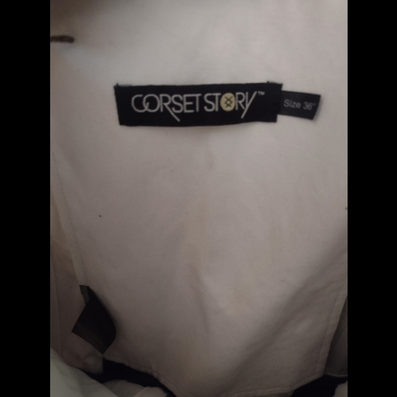 Corset - Picture 2 of 4